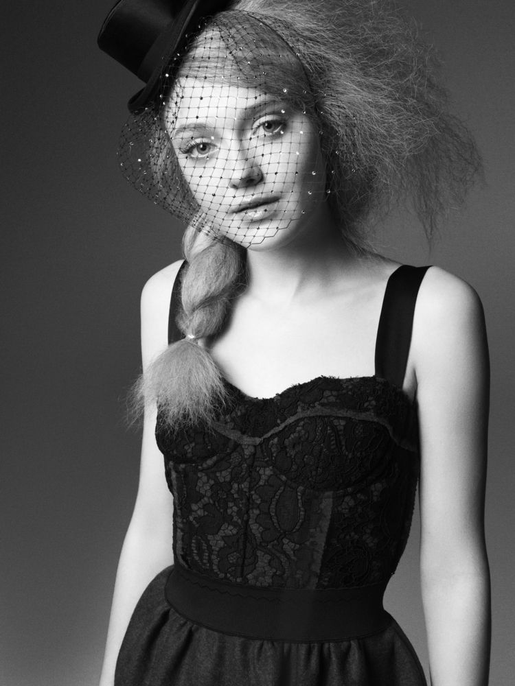 lovely-dakota-tesh-2010-05.jpg