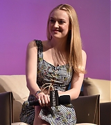 lovelydakota-2018-thecontenderspresentation-005.jpg