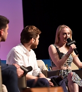 lovelydakota-2018-thecontenderspresentation-009.jpg