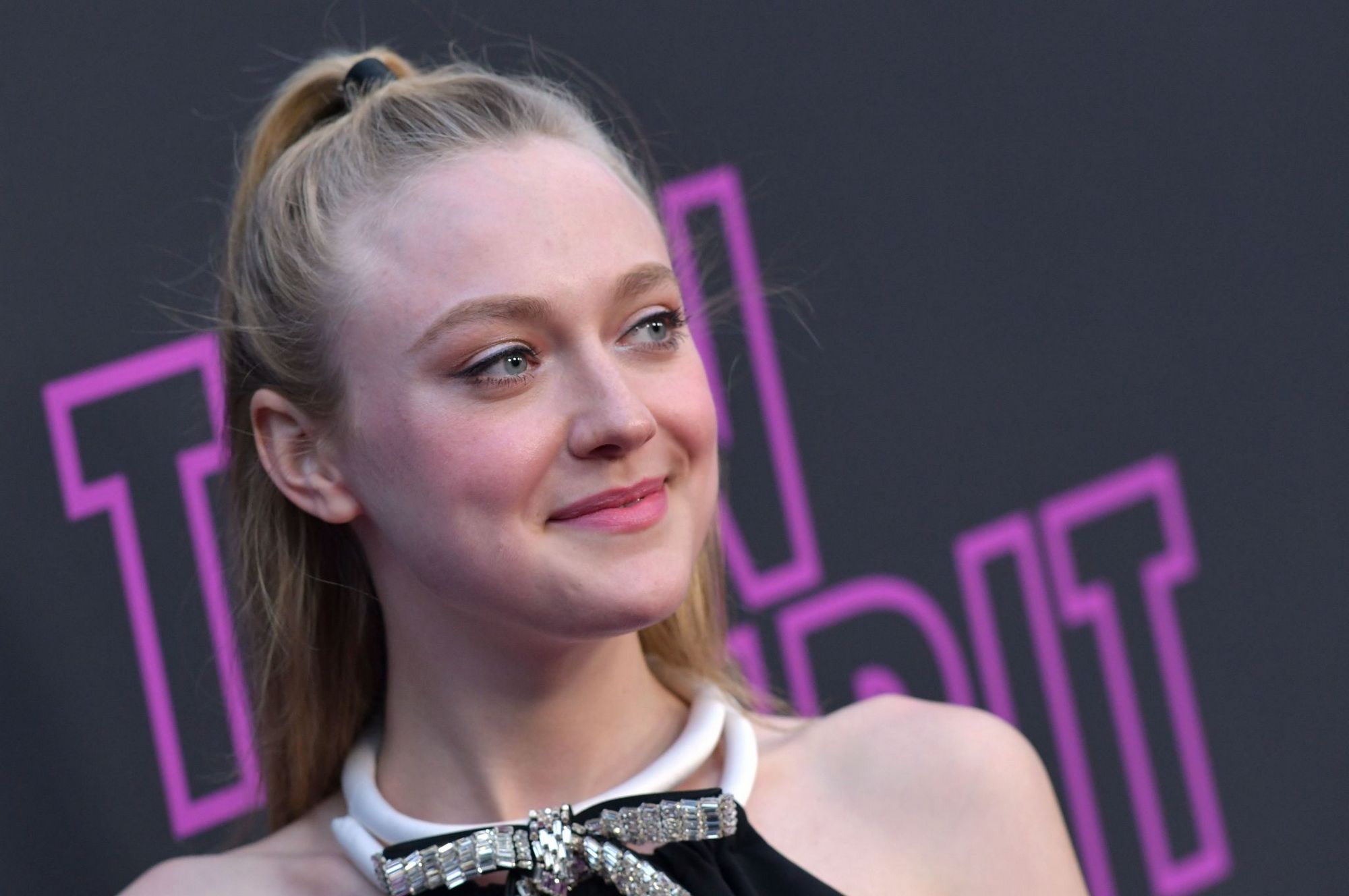 lovelydakota-2019-teenspirit-premiere-009.jpg