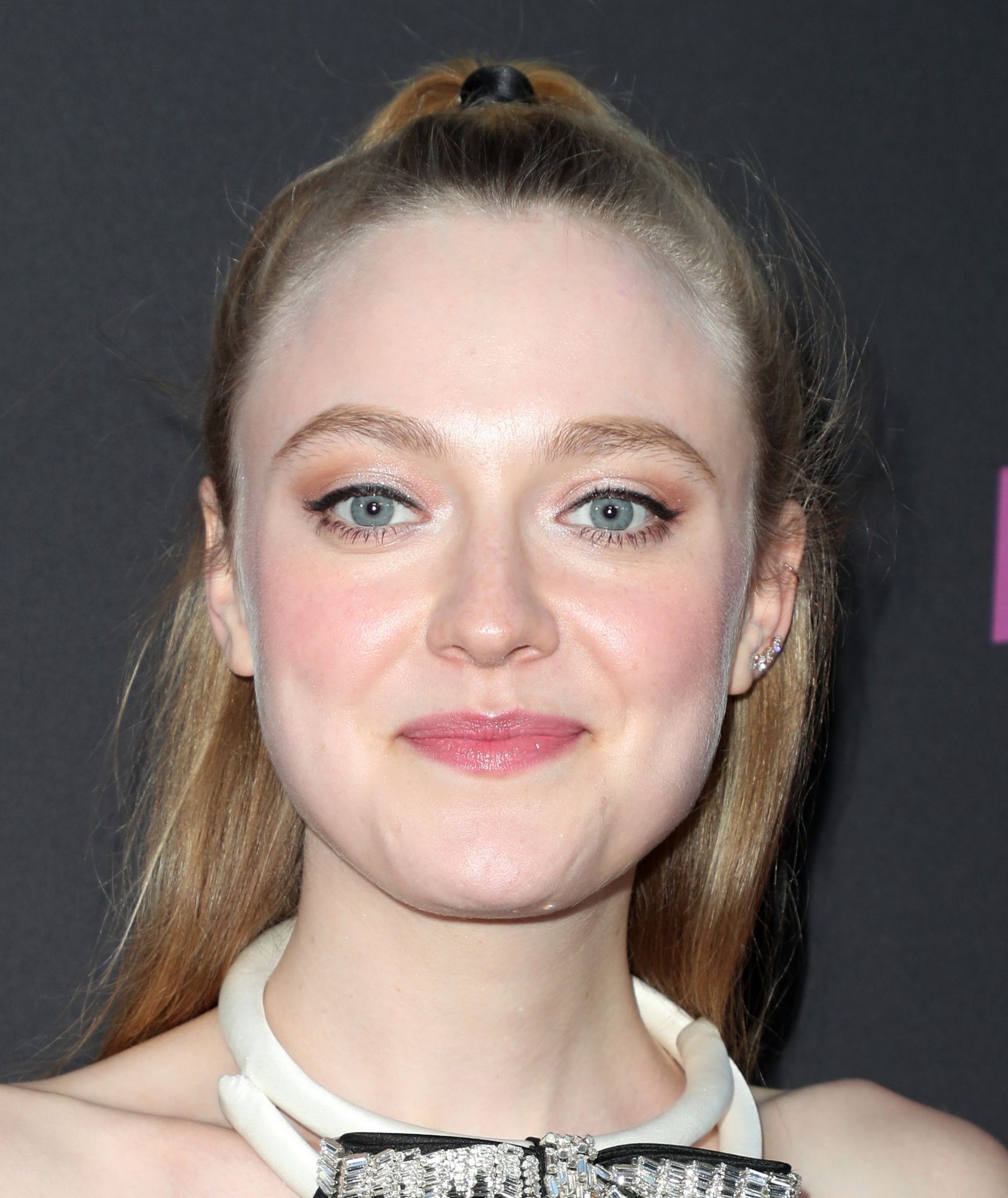 lovelydakota-2019-teenspirit-premiere-030.jpg
